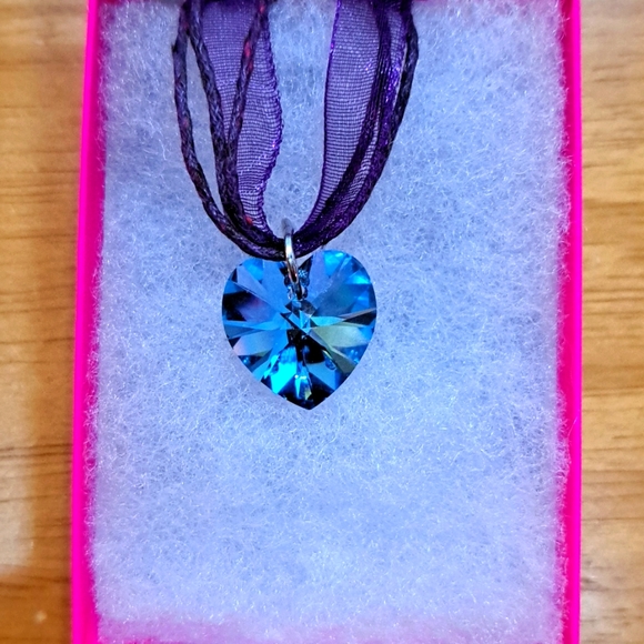 Jewelry - Midnight Breeze Crystal Heart Necklace